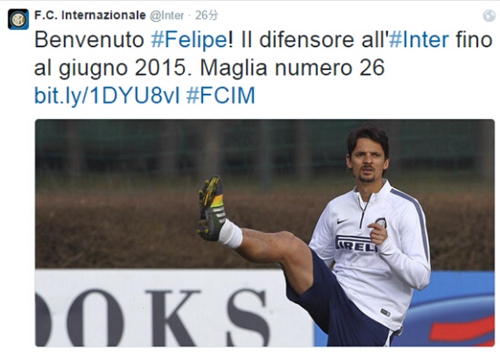 足球国足球迷自发制作横幅，为球队打气