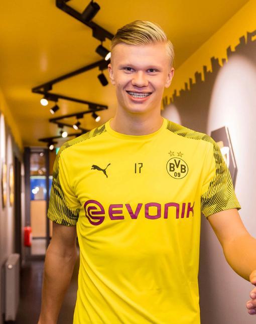 姆巴佩打入年度第59球！追平C罗保持的皇马自然年进球记录（姆巴佩收获年内第59球，追平C罗保持的皇马自然年进球纪录）